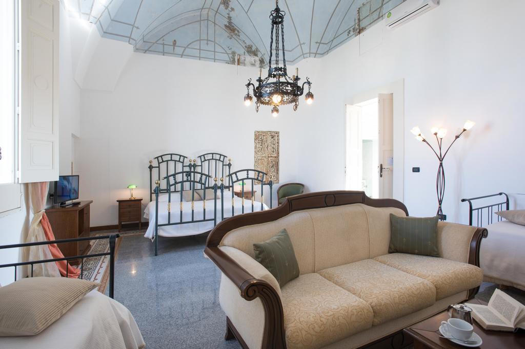 Palazzo Scarciglia - Dimora D'Epoca Bed and Breakfast Minervino di Lecce Camera foto