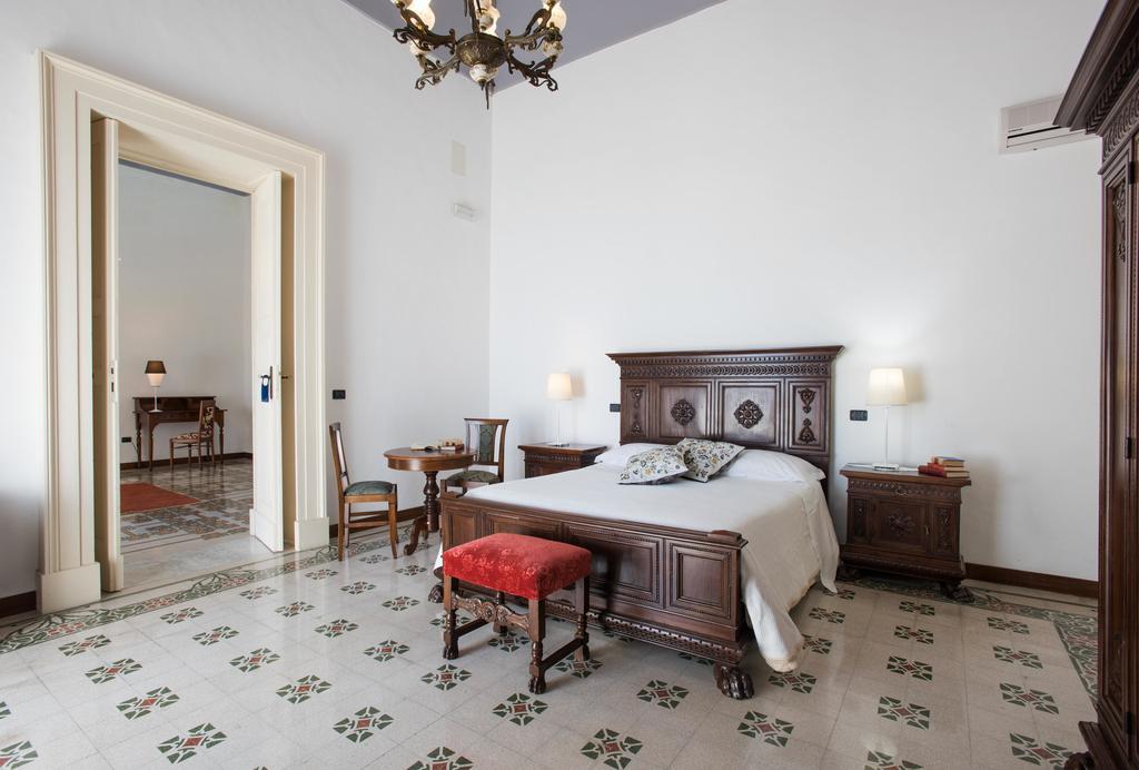 Palazzo Scarciglia - Dimora D'Epoca Bed and Breakfast Minervino di Lecce Esterno foto