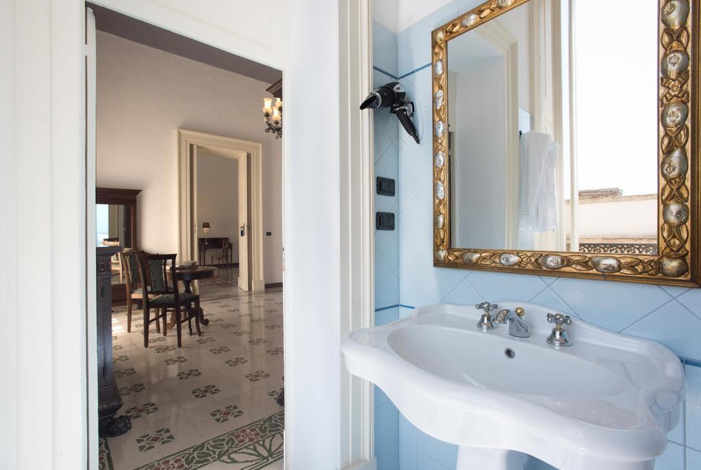 Palazzo Scarciglia - Dimora D'Epoca Bed and Breakfast Minervino di Lecce Esterno foto