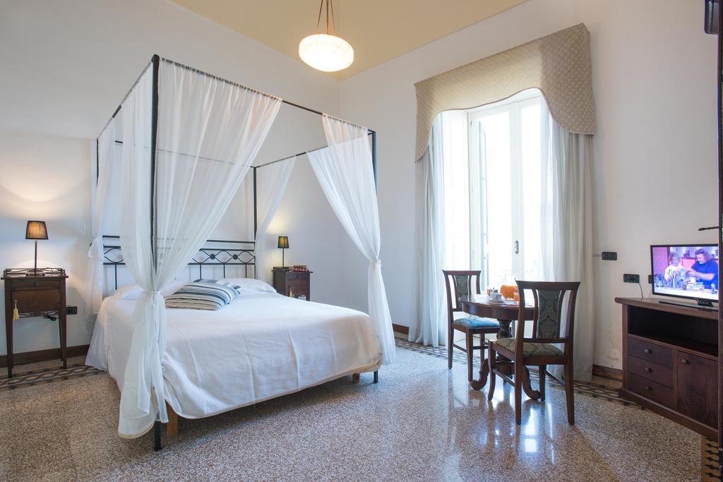 Palazzo Scarciglia - Dimora D'Epoca Bed and Breakfast Minervino di Lecce Camera foto