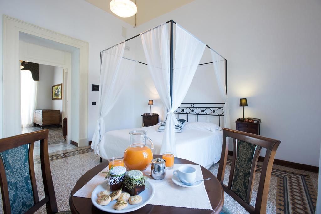 Palazzo Scarciglia - Dimora D'Epoca Bed and Breakfast Minervino di Lecce Esterno foto