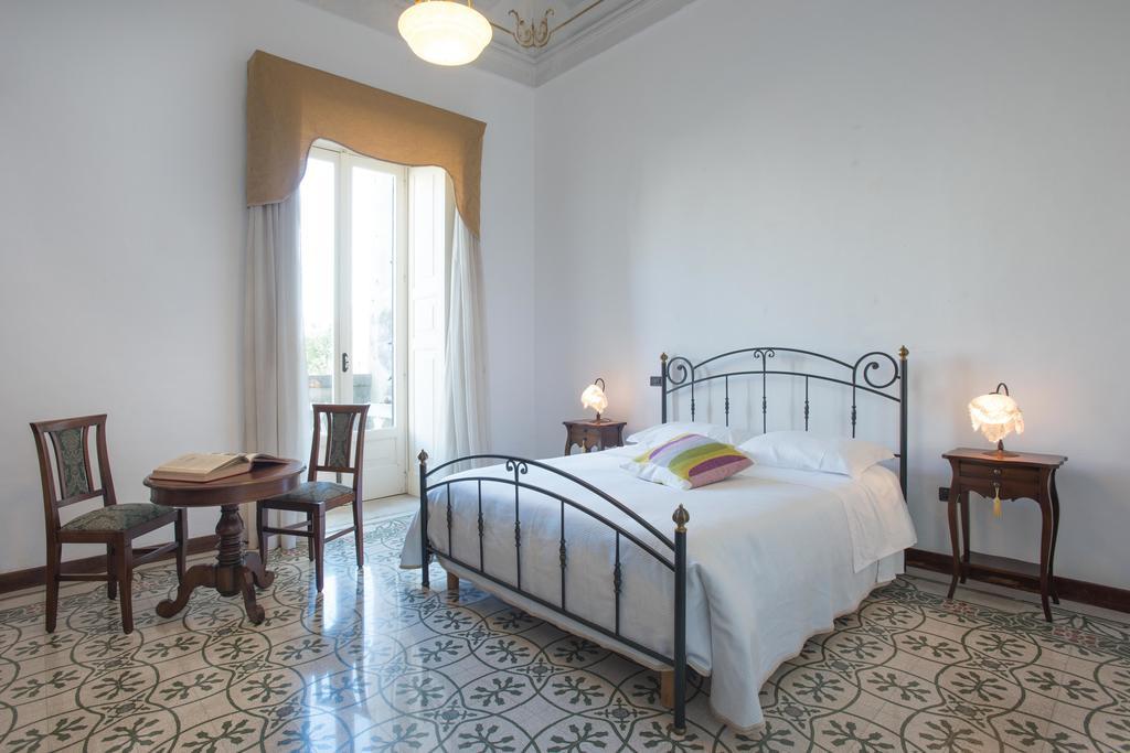 Palazzo Scarciglia - Dimora D'Epoca Bed and Breakfast Minervino di Lecce Esterno foto